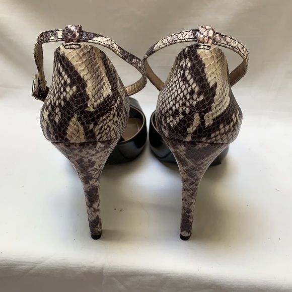BCBG Snakeskin and black heel - Picture 3 of 5